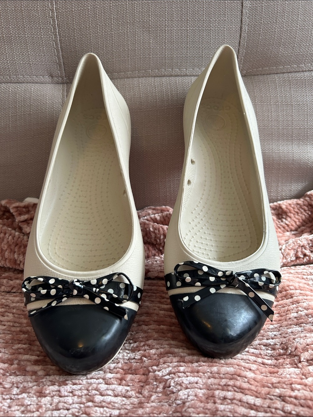 CROCS Women's Cream Ballet Flats with Black Cap Toe and Polka Dot Bow Size 9 W